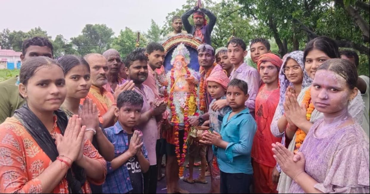 Jotiya echoed with chants of 'Ganpati Bappa'