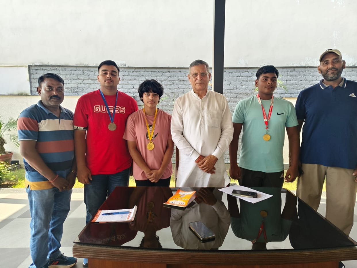Three athletes won four gold medals at the School State Athletics Championship