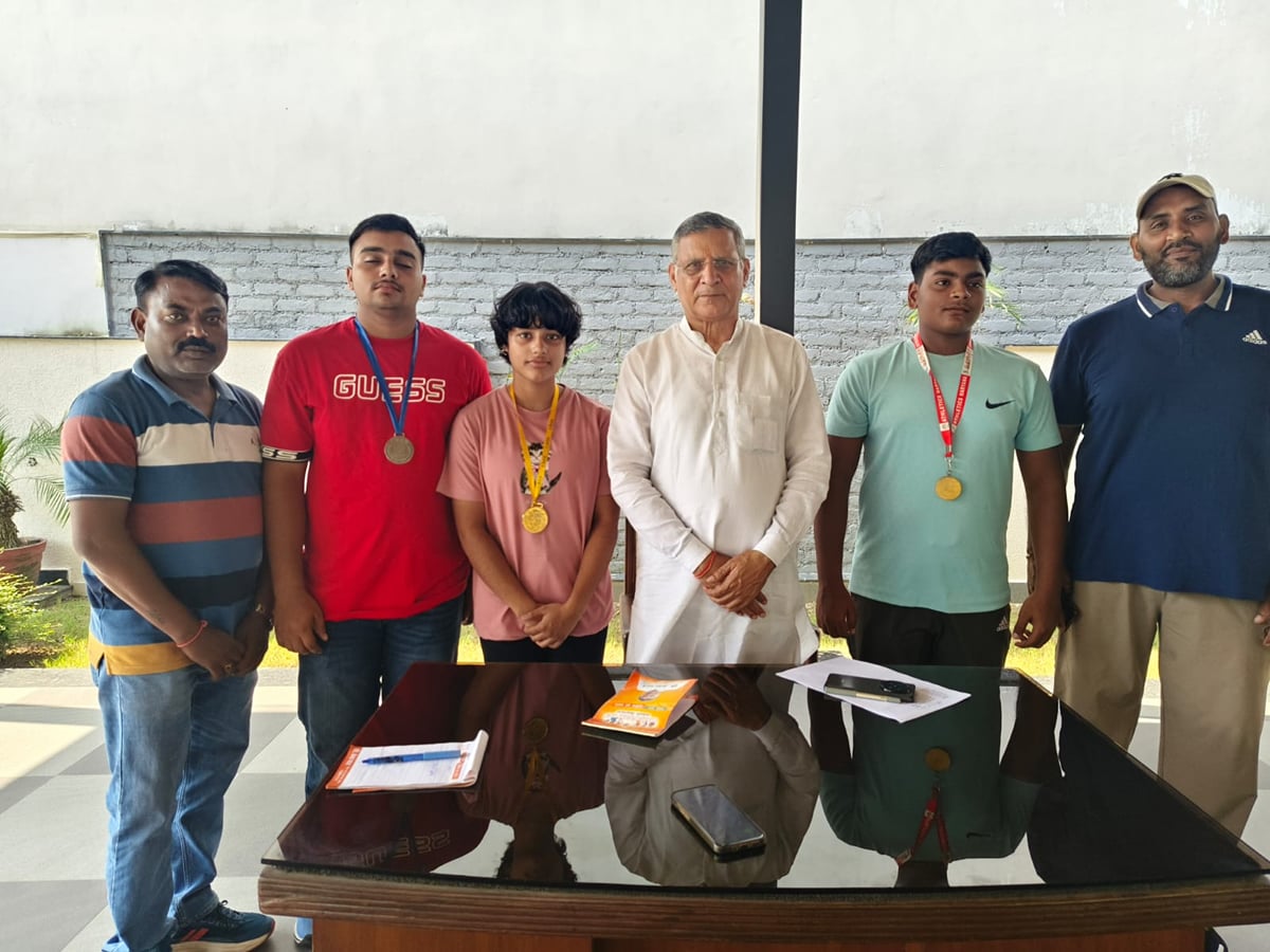 Yamuna Nagar News: स्कूल स्टेट एथलेटिक्स चैंपियनशिप में तीन खिलाड़ियों ने जीते चार स्वर्ण पदक