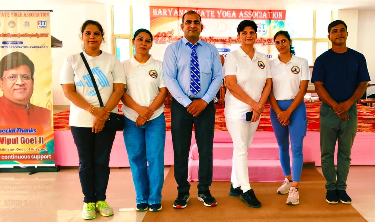 District players reach the finals of the Senior Yogasana Sports Championship.