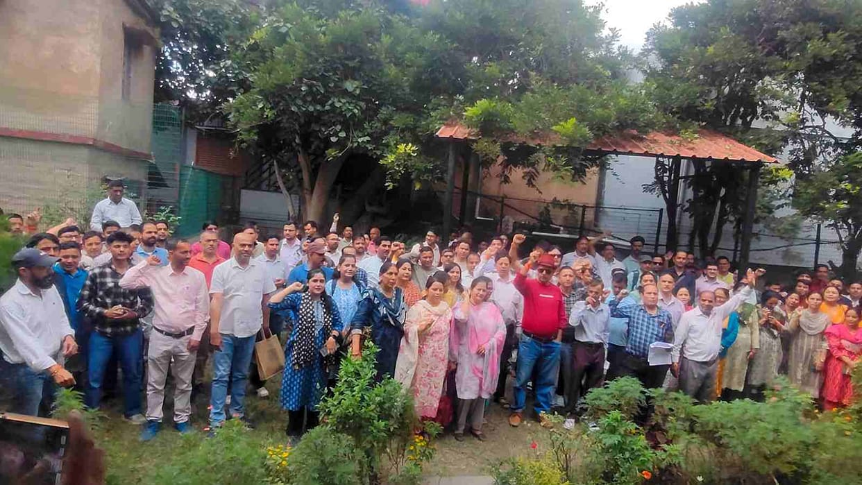 Ministerial staff raise their voices for their demands