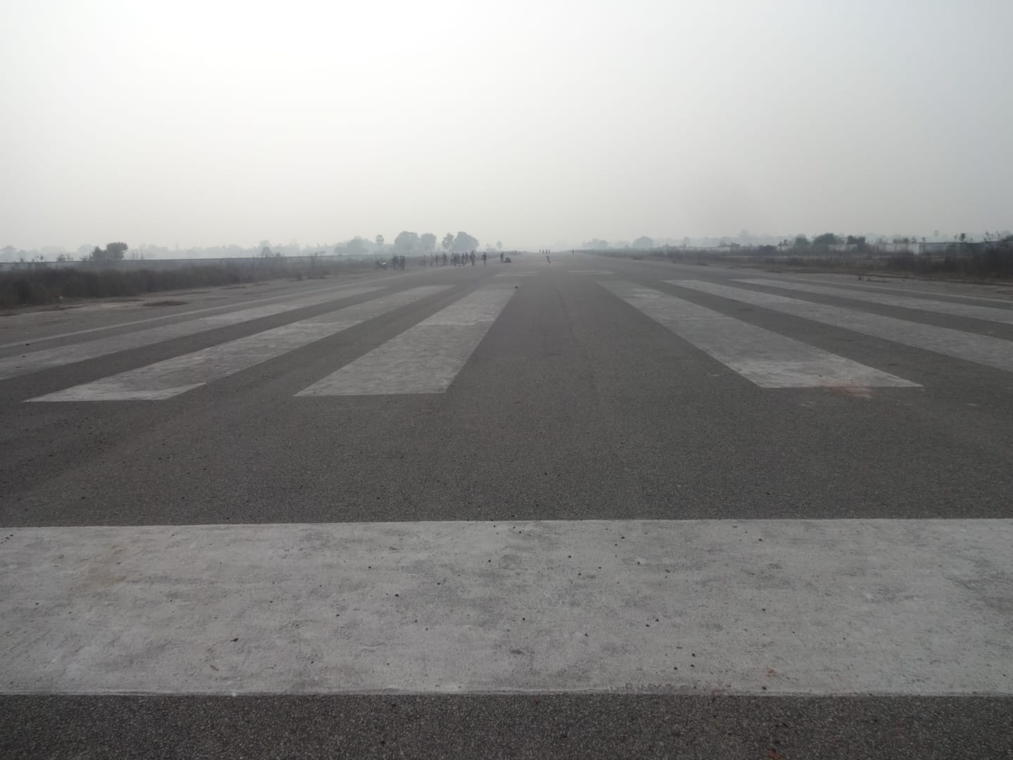 अंधऊ हवाई पट्टी। संवाद