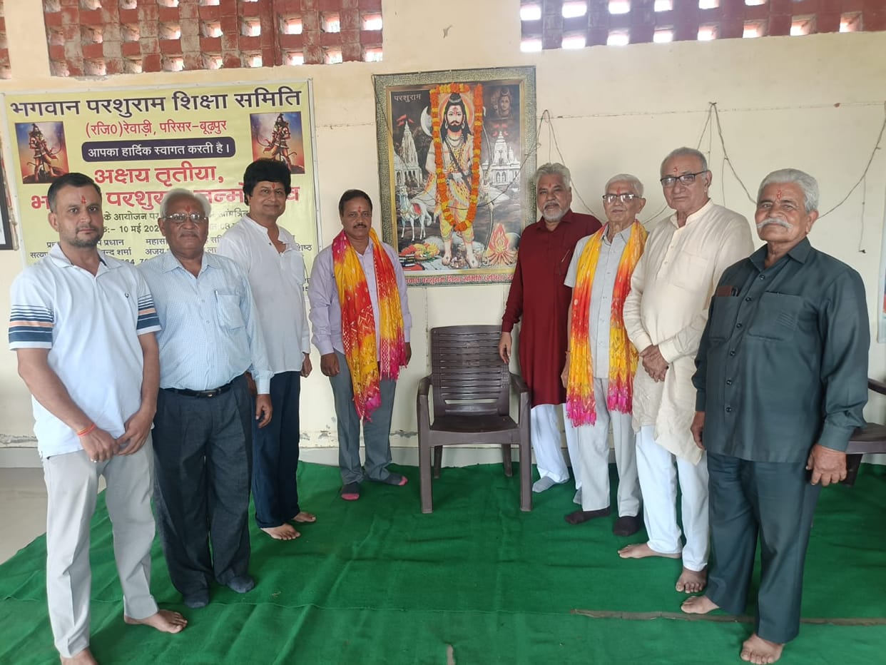 Paid tribute to ancestors by offering oblations during the Havan-Yajna.