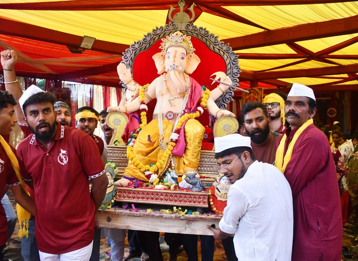 Devotees bade farewell to Ganpati Bappa with teary eyes.