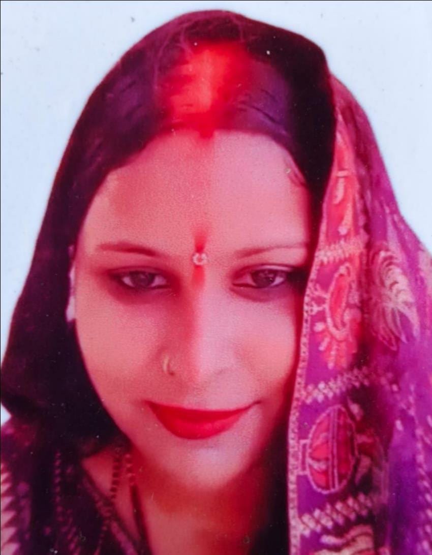 Woman dies after falling from Amrapali Express