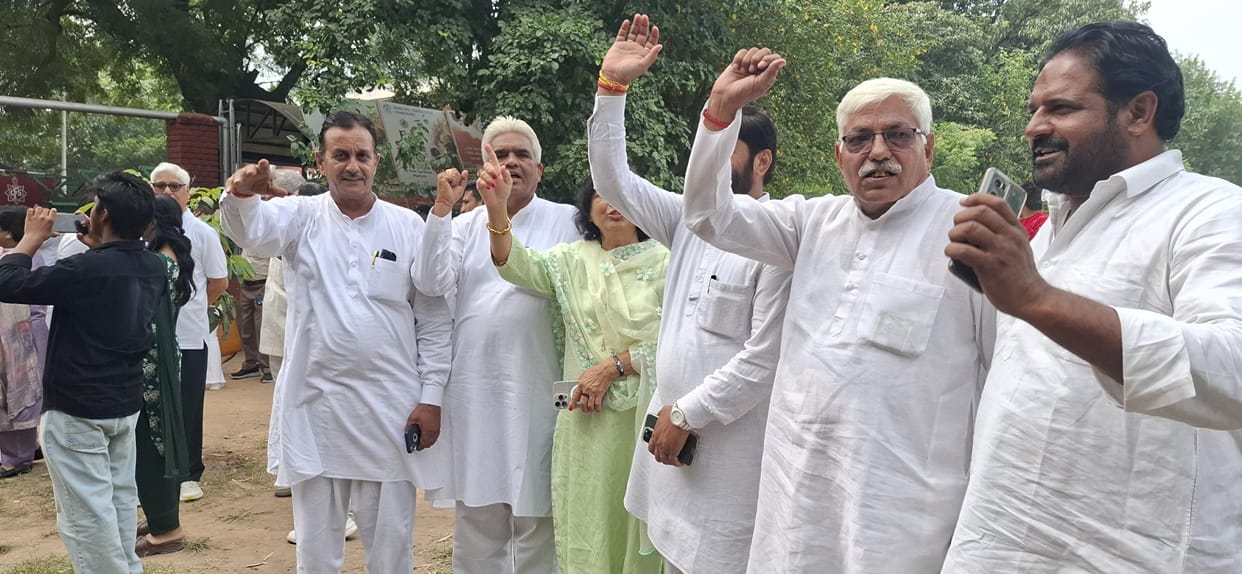 Congress leaders reach Chandigarh to protest against SIR.
