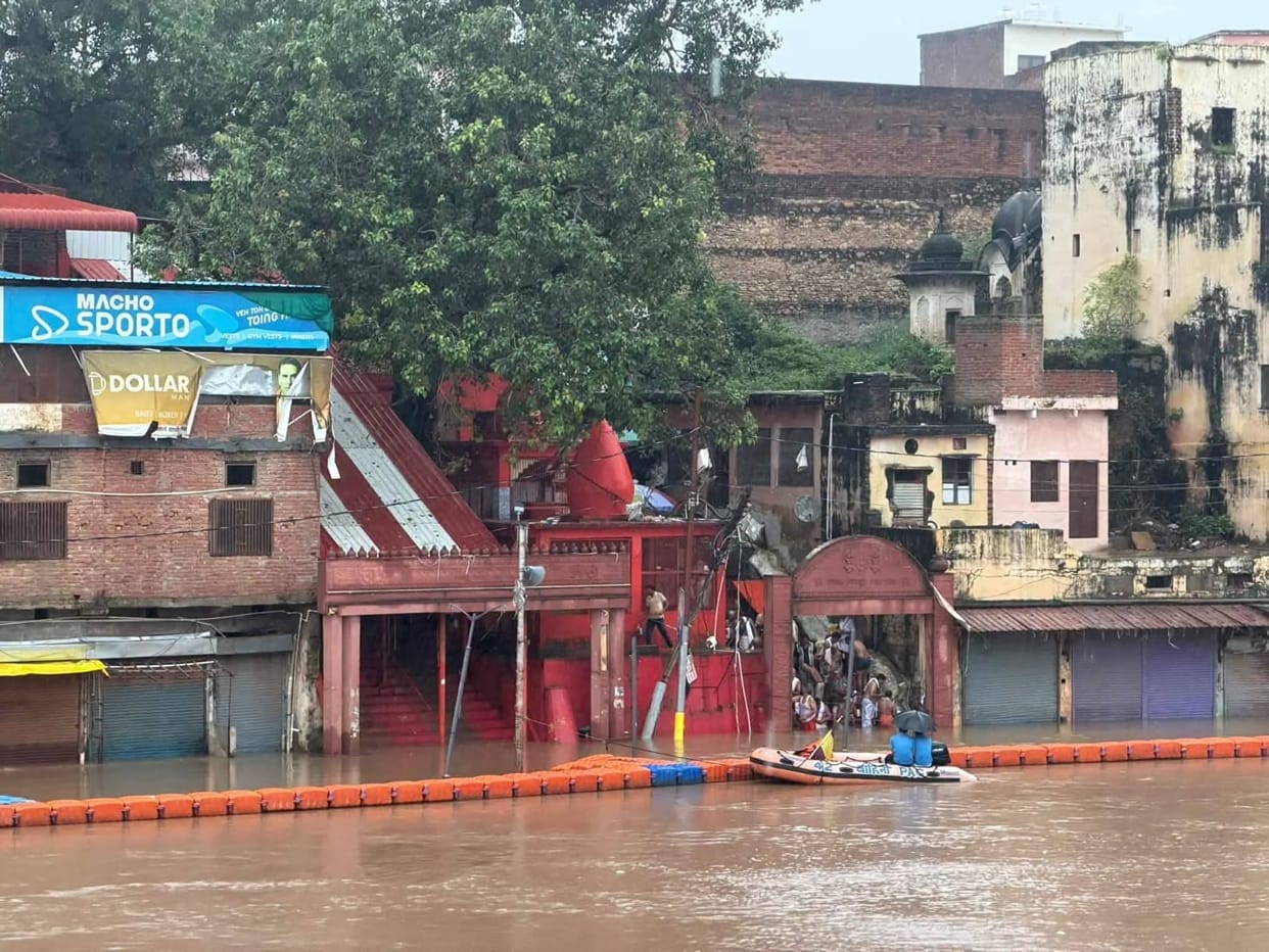 Then the Mandakini turned tumultuous... water flooded two hundred shops at Ramghat.