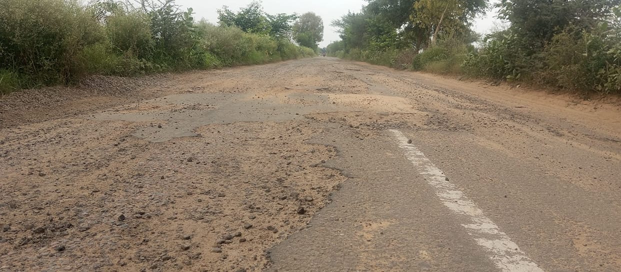 Until now the four kilometer journey on the Dharsu Khodma route via Dhani Kirarod was nothing short of an ordeal