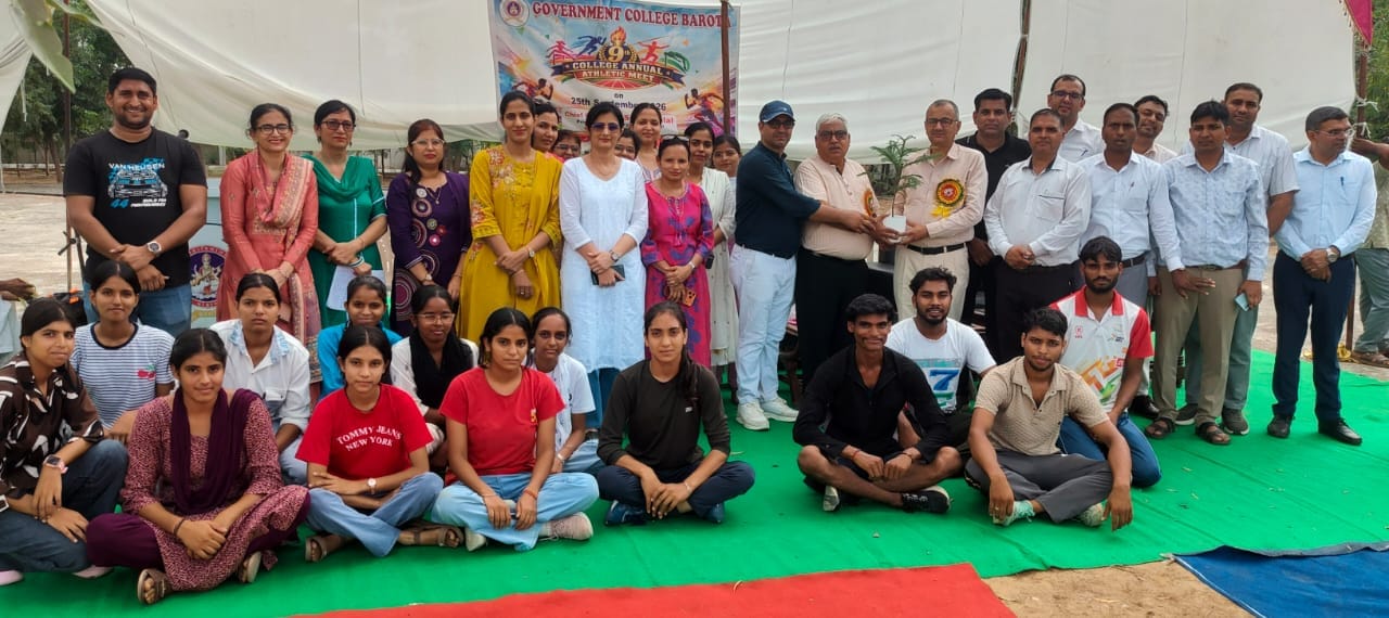 फोटो - राजकीय कॉलेज बडौता में खेल प्रतियोगिता में विजेता और प्रतिभागी खिलाड़ियों के साथ शिक्षक।
