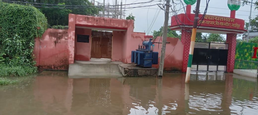 22.64 mm of rainfall overnight; power outage in half the city.