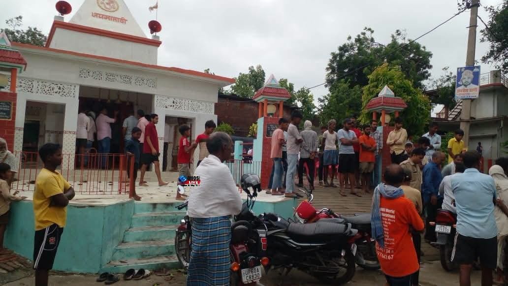 Jewelry worth lakhs and a donation box stolen from Durga Temple in Ghosi