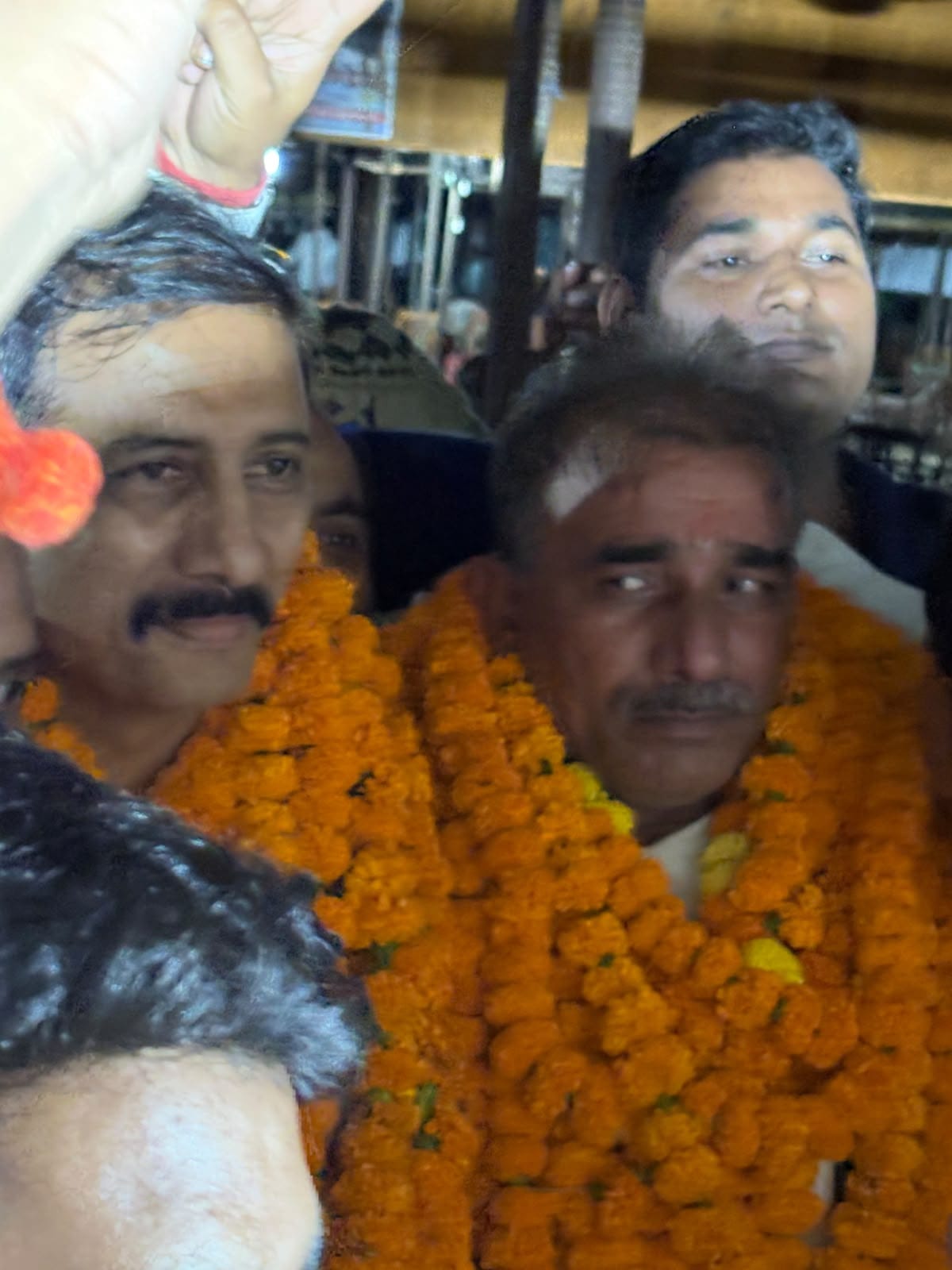 जिला बार एसोसिएशन के नवनिर्वाचित अध्यक्ष वैभव कांत मिश्र और सचिव ऋषिराज मिश्र