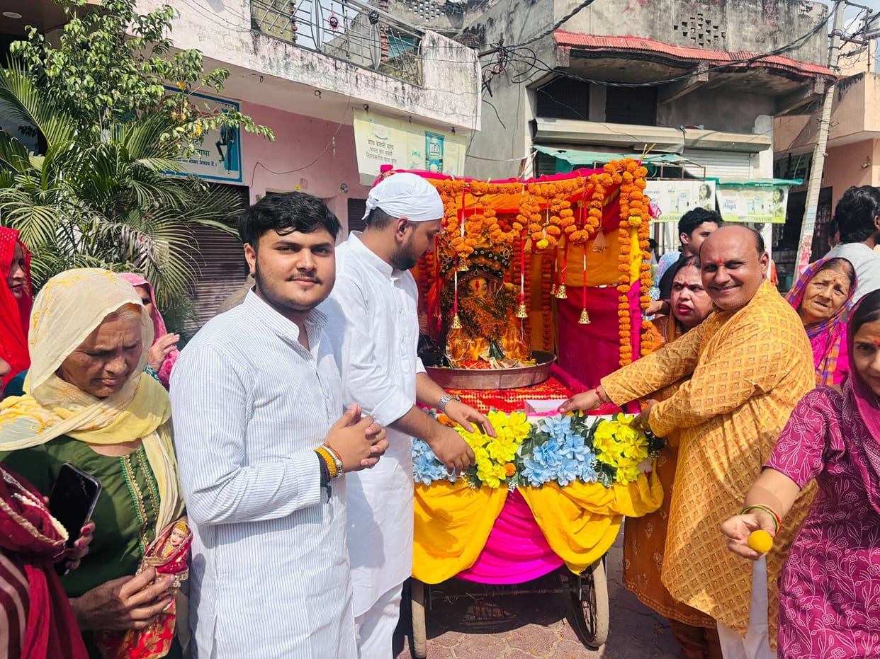 Ganpati Bappa Morya... Immersion of Ganesha idols.