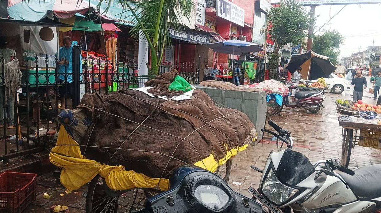 80% of shops closed; business worth 300 crore affected