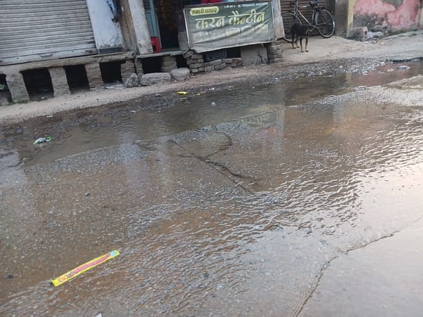 The earth is spewing black poison; nectar is flowing on the roads.