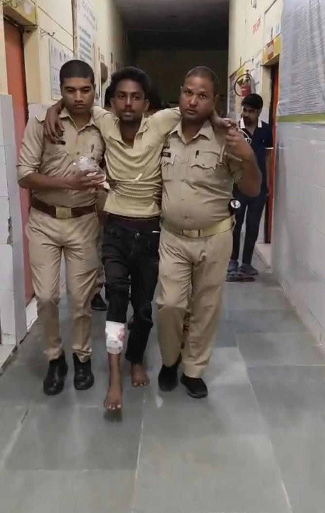 Two robber brothers nabbed in encounter; one shot