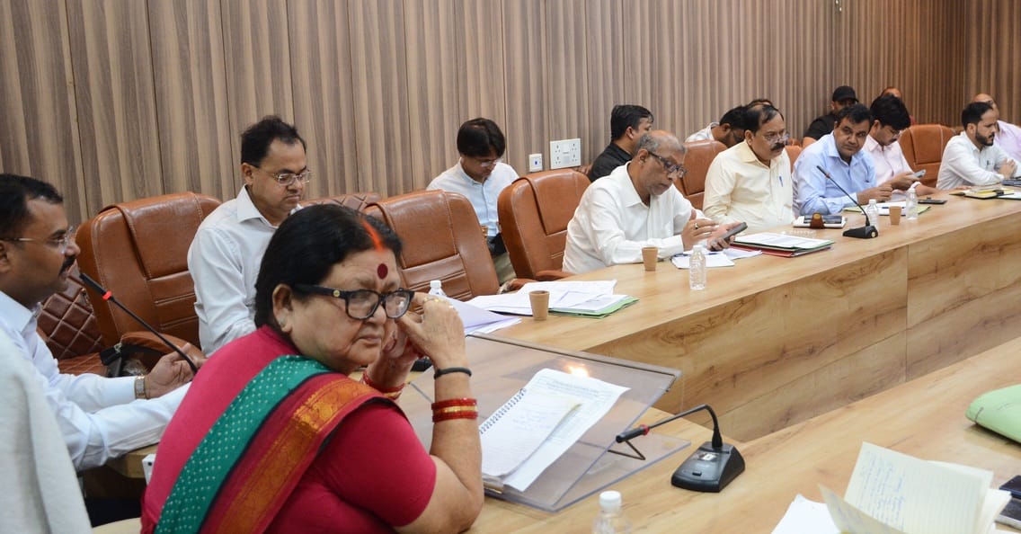 Now, the Mayor has blamed the PWD for the dilapidated roads.