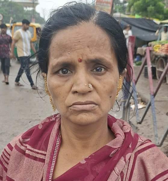 पुष्पा सेठ, पीड़ित, संवाद