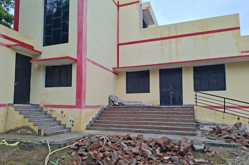 The executing agency initiated the repair of the broken stairs.