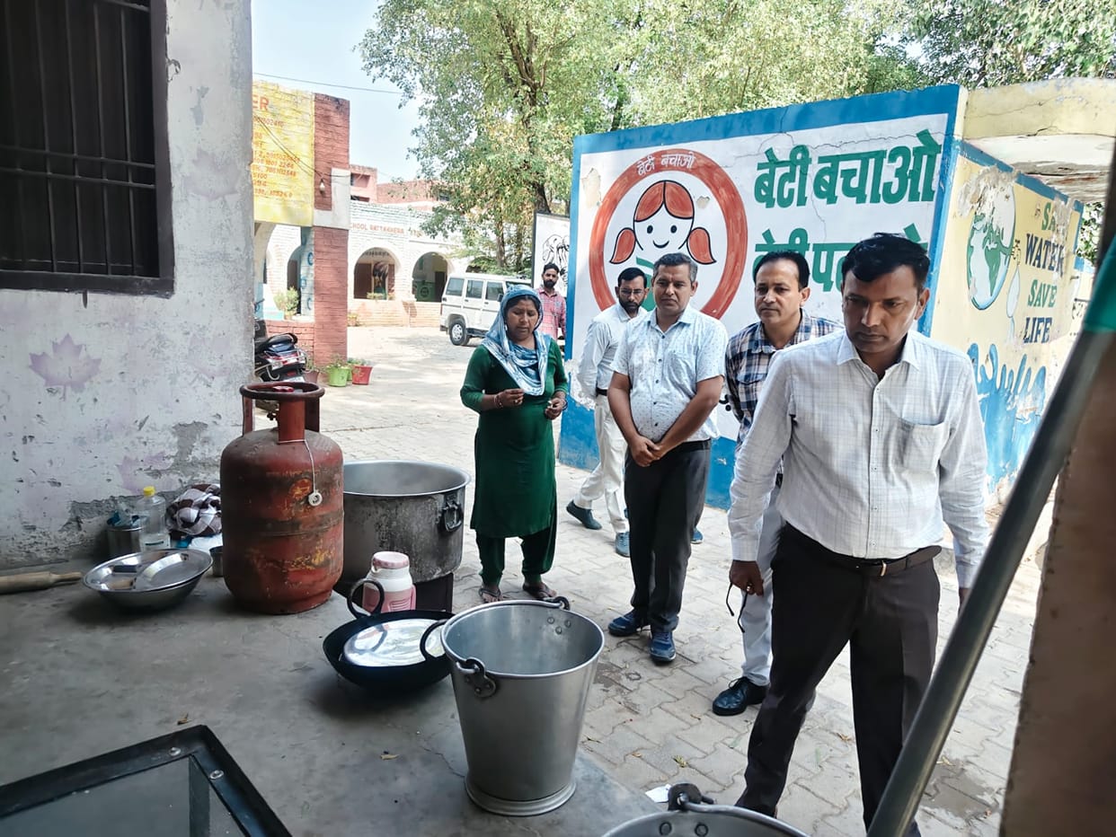 SDM inspected the quality of mid-day meal at PM Shri School