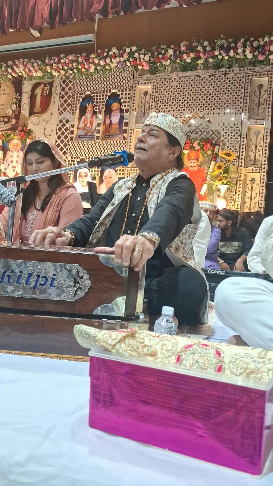 संतों ने दिया दुनिया को मानवता और एकता का संदेश, अनूप जलोटा ने गाए भजन