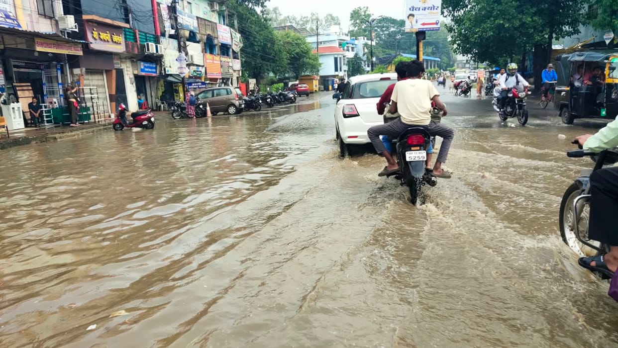 48 Hours of Drizzle, Temperature Drops to 19°C; Four Bansagar Gates Open