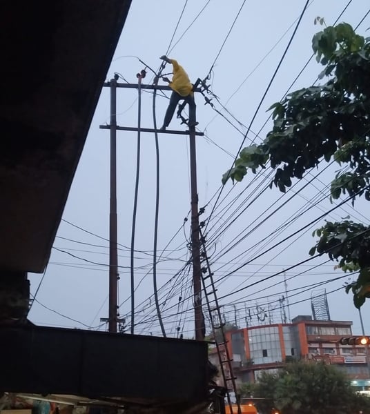 Power supply was repeatedly disrupted during the rain.