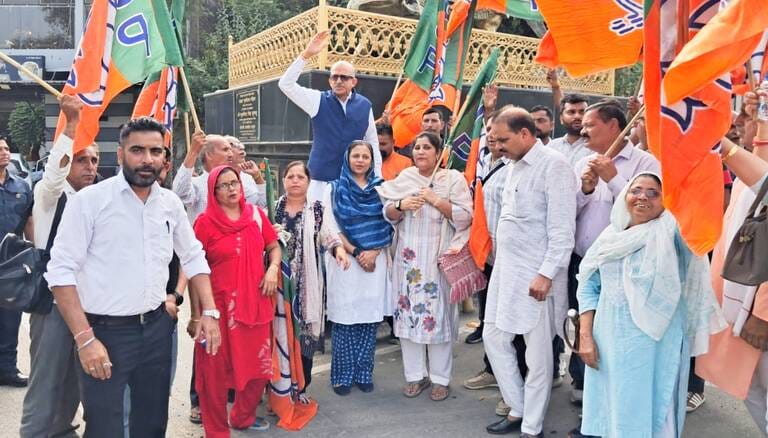 BJP holds protest rally against the government in Dehra; party workers take to the streets.