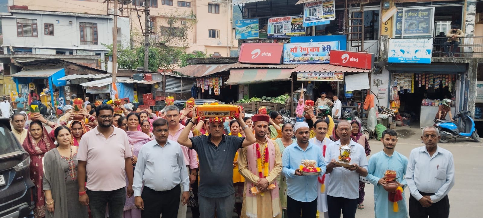 ददाहू में श्रीमदभागवत कथा के शुभारंभ पर आयोजित कलश यात्रा में मौजूद श्रद्धालु। संवाद