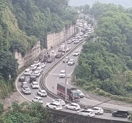 Long traffic jam at Parwanoo toll over the weekend; questions raised about traffic management.