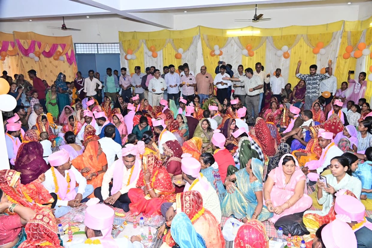 443 couples joined hands at a mass wedding.
