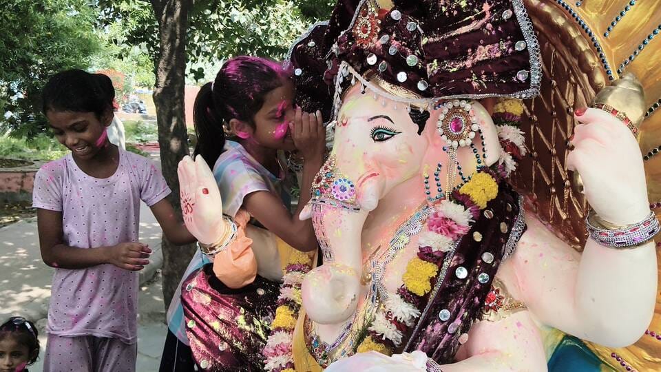 Devotees bade farewell to Ganpati with music and fanfare