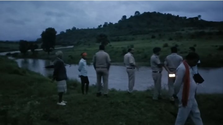 अनूपपुर: नहाने के दौरान बमराड़ नदी में कूदा युवक, फिर नहीं निकला बाहर; एसडीईआरएफ ने शुरू किया रेस्क्यू