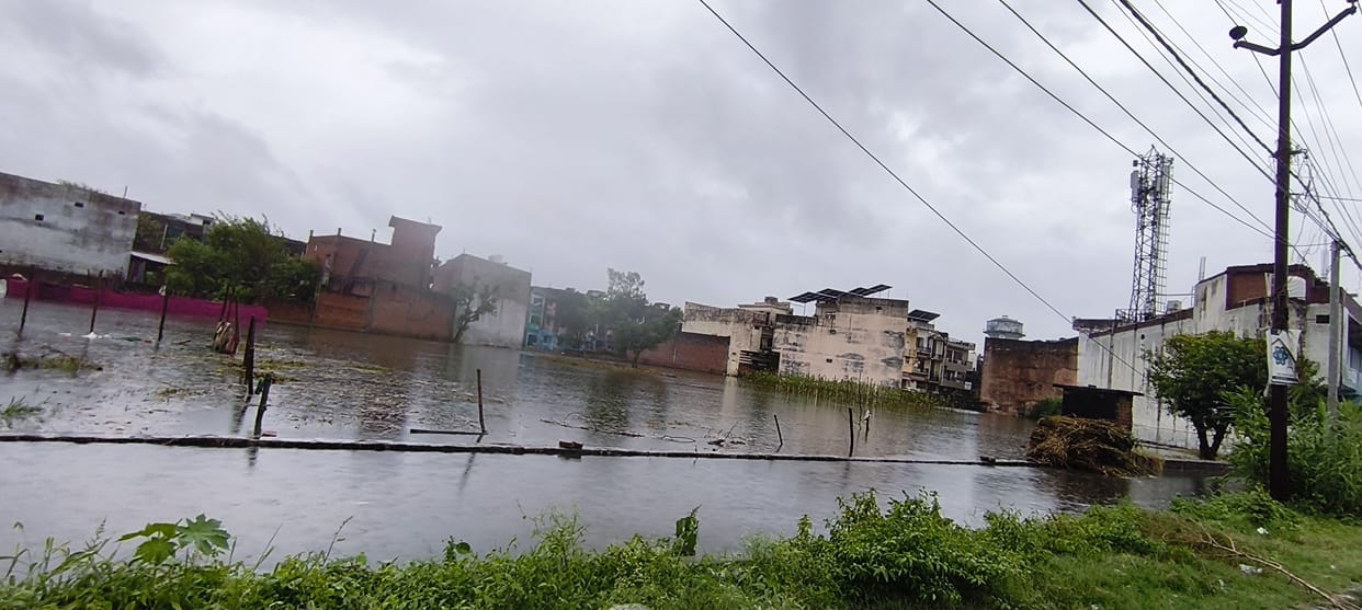 163.4 mm of rainfall in 24 hours... many areas inundated, drains overflowing.