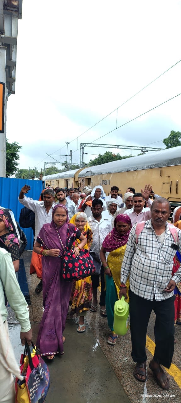 Crowds of devotees on trains for the holy dip in the Ganges on the full moon day