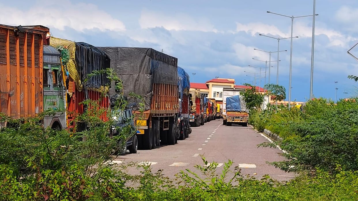 Internet services down; business worth 150 crore affected.