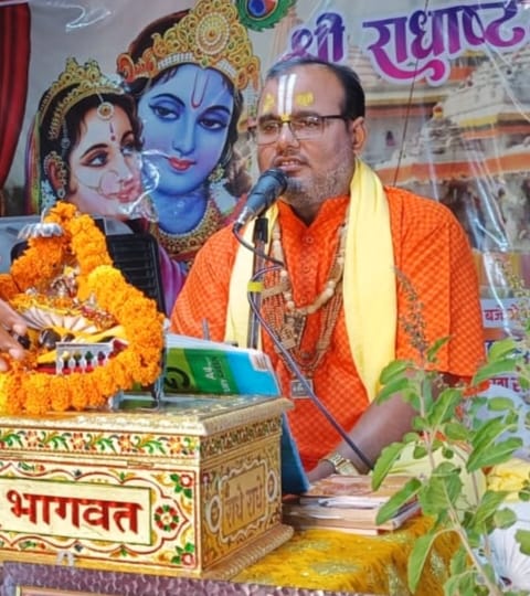 The story of the friendship between Shri Krishna and Sudama was narrated.