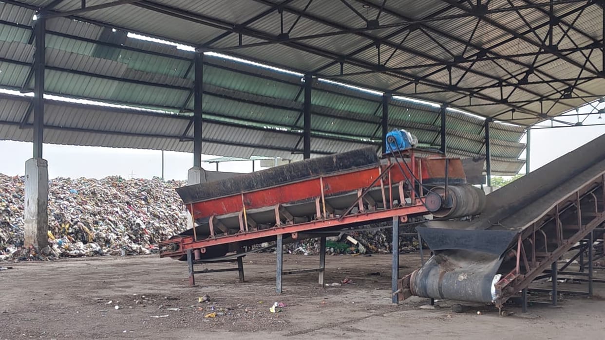 Garbage is cleared from dumping sites by the afternoon; 45 to 50 tonnes of waste is generated daily.