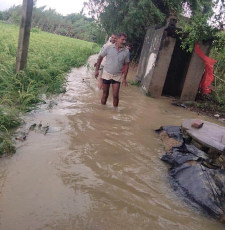 Rapti rises 115 cm above the danger mark.