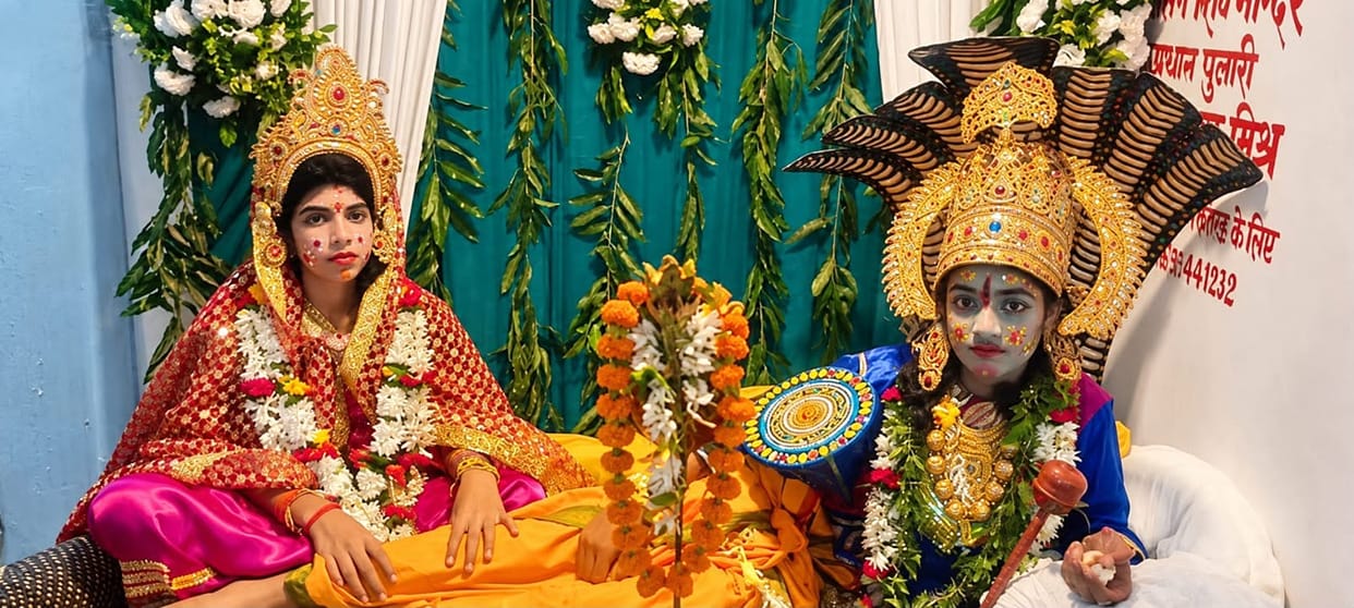 Devotees arrived to catch a glimpse of the beautifully adorned tableau of Lord Sri Hari Vishnu.