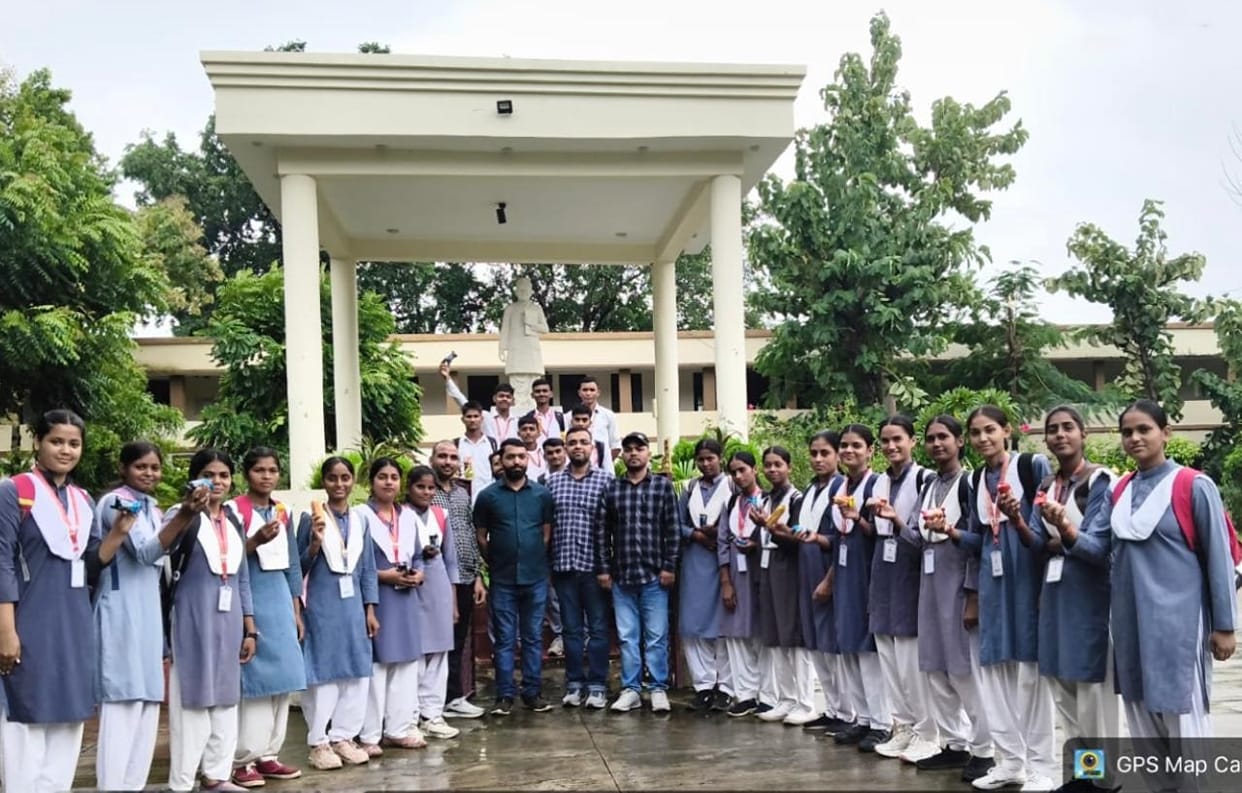 72 students wrote essays on a drug-free India