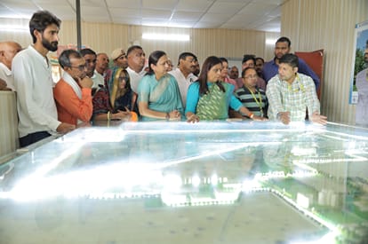 एम्स माजरा का दौरा करतीं भाजपा प्रदेशाध्यक्ष डॉ. अर्चना गुप्ता। प्रवक्ता
