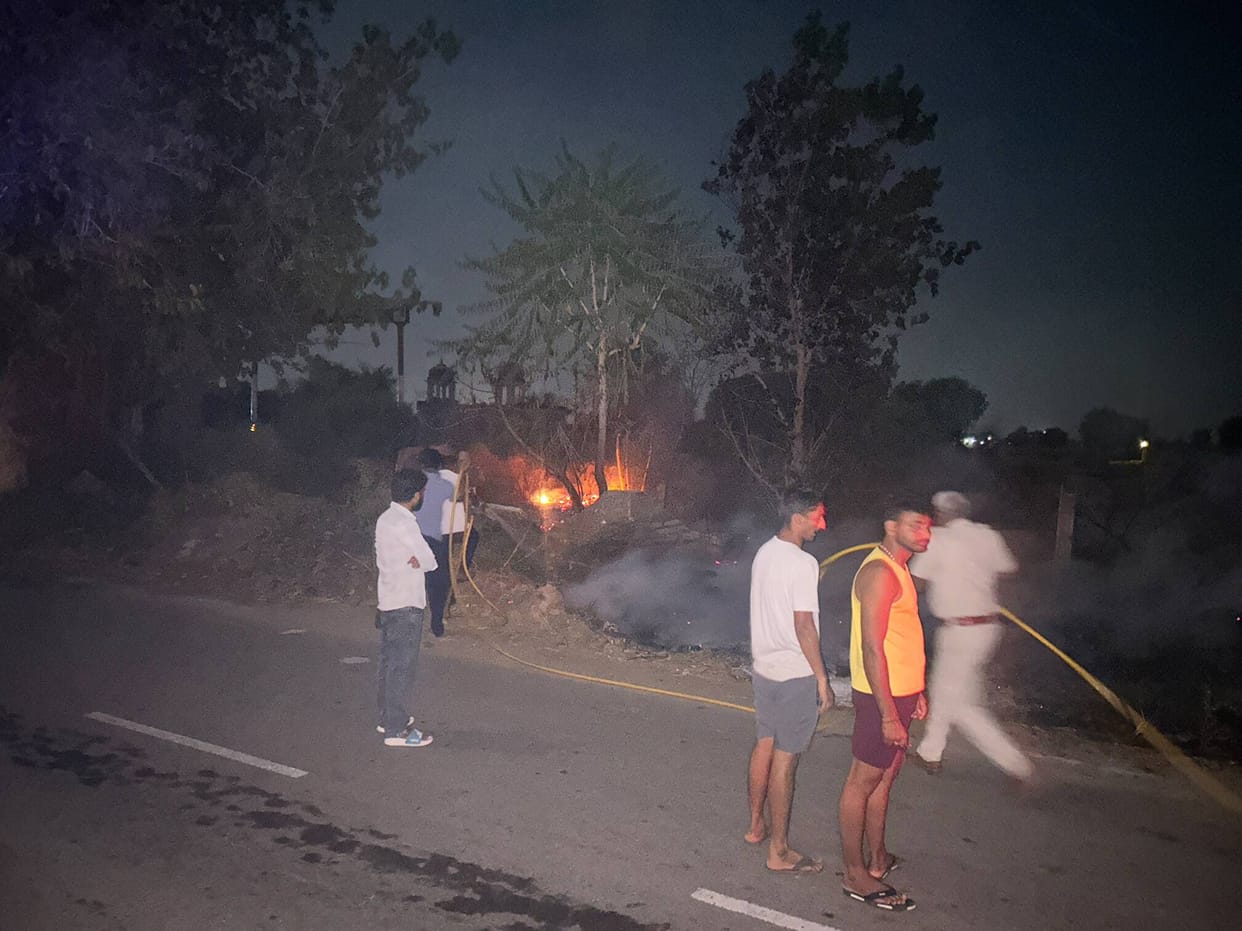 Fire erupts in field; 60 maunds of fodder and fuel reduced to ash.