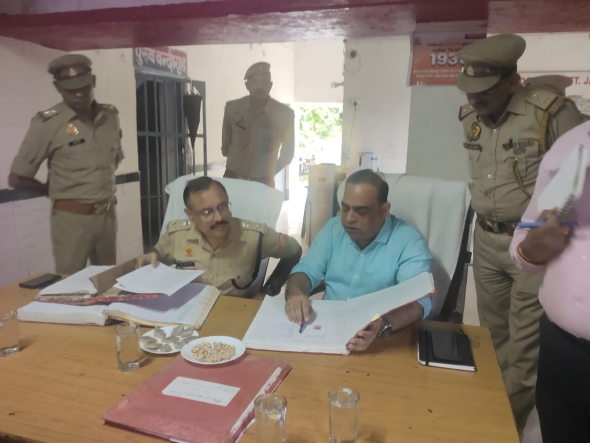 Complainants did not turn up for the 'Thana Samadhan Diwas' (Police Station Grievance Redressal Day) due to the rain
