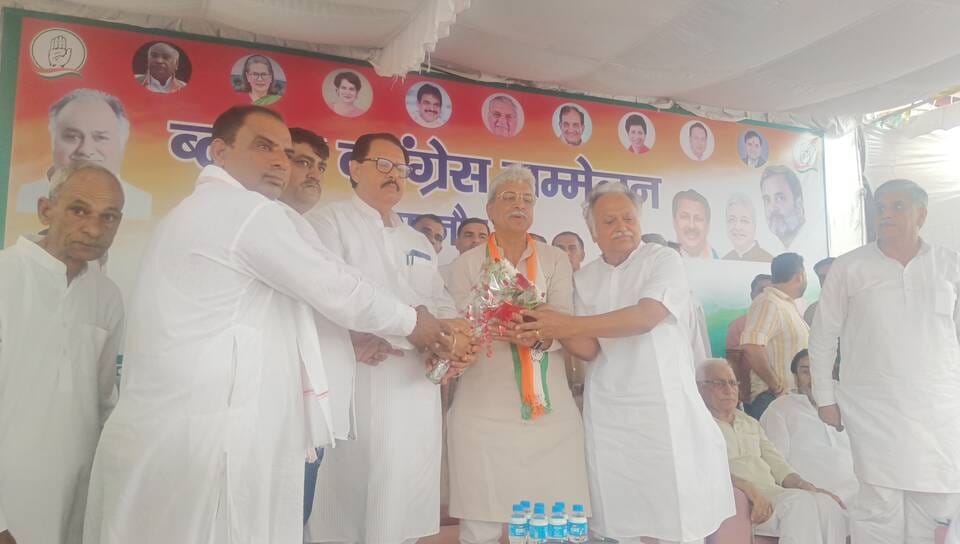 फोटो: सोनीपत के गन्नौर में ब्लॉक कार्यकर्ता सम्मेलन के दौरान हरियाणा कांग्रेस प्रभारी संजय दत्त