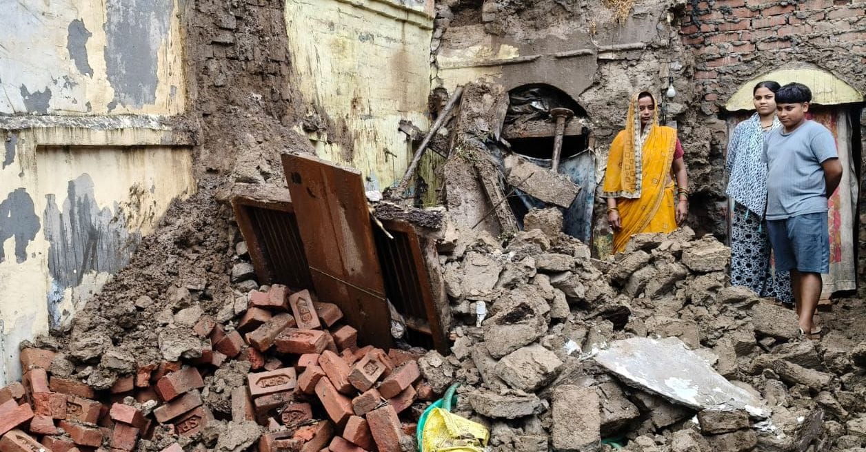 फोटो31मोहनपुरा बारिश के दौरान भराभरा कर गिरा मकान। संवाद