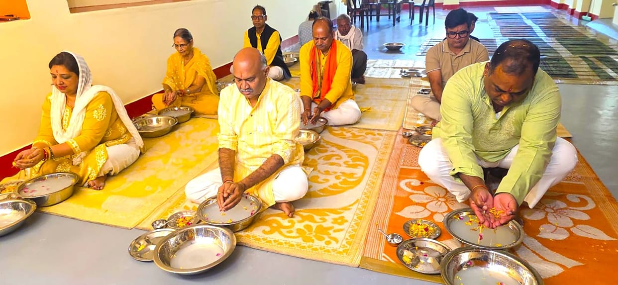 Devotees performed Tarpan at Gayatri Gyan Mandir.