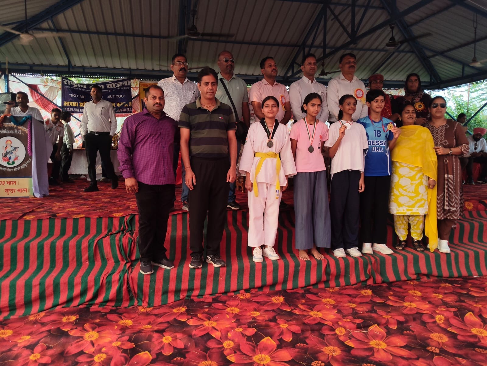जिला स्तरीय ताइक्वांडो प्रतियोगिता में शानदार प्रदर्शन करने वाले गगरेट क्षेत्र के पदक विजेता खि