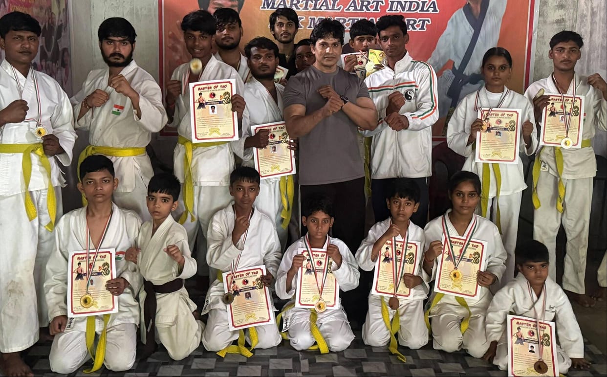 15 karate players received yellow belts