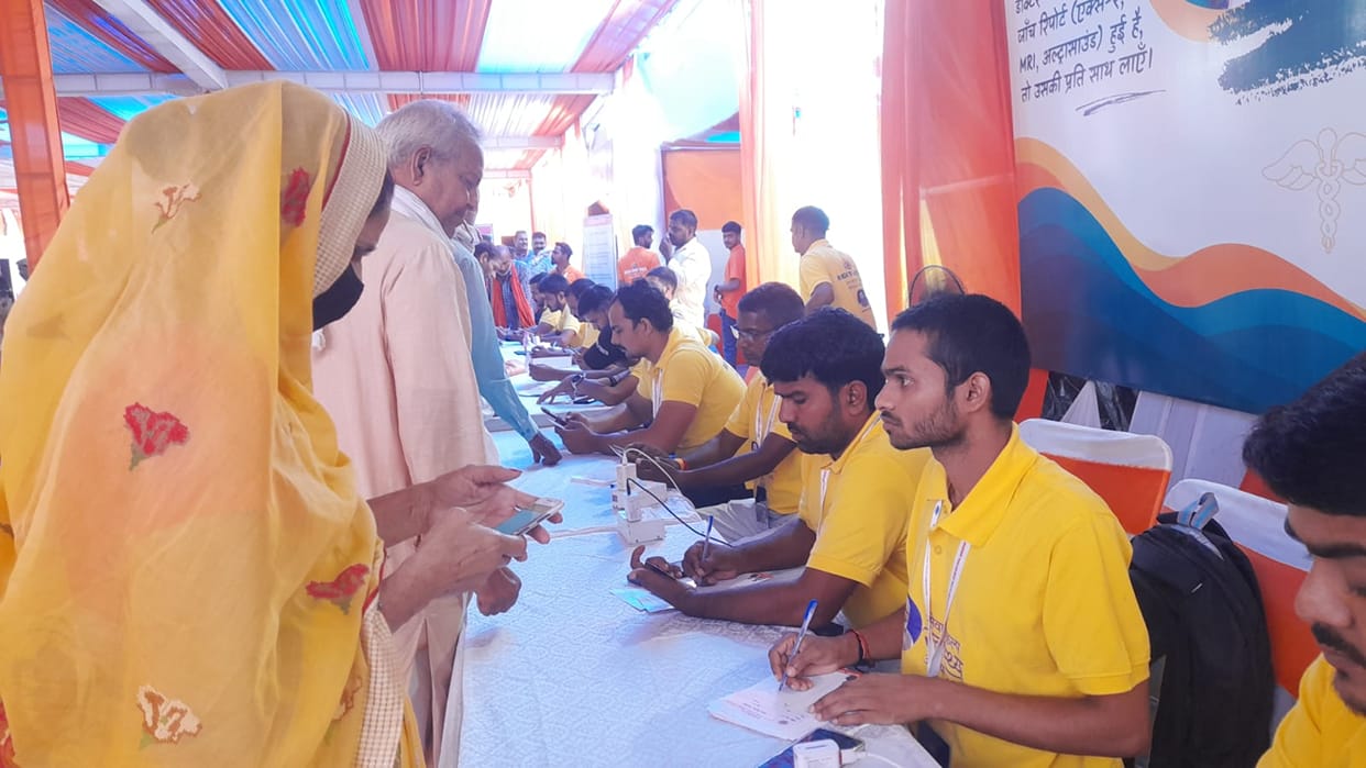 Announcement of 20,000 registrations and free surgeries for 500 patients.